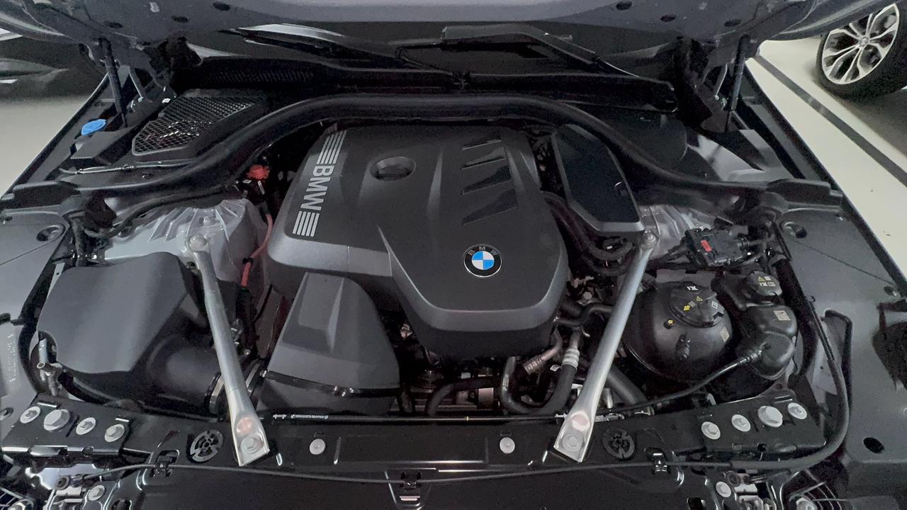 BMW 520i MKIT بلاك أديشن