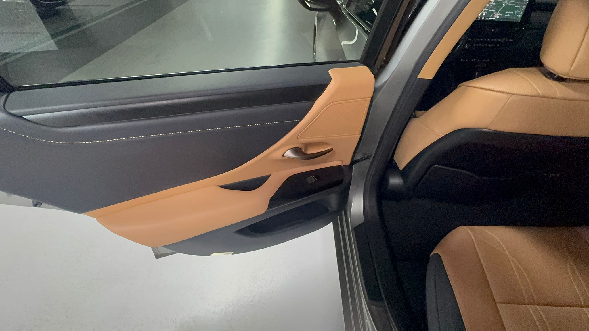 ES300 لاكشري بلس 