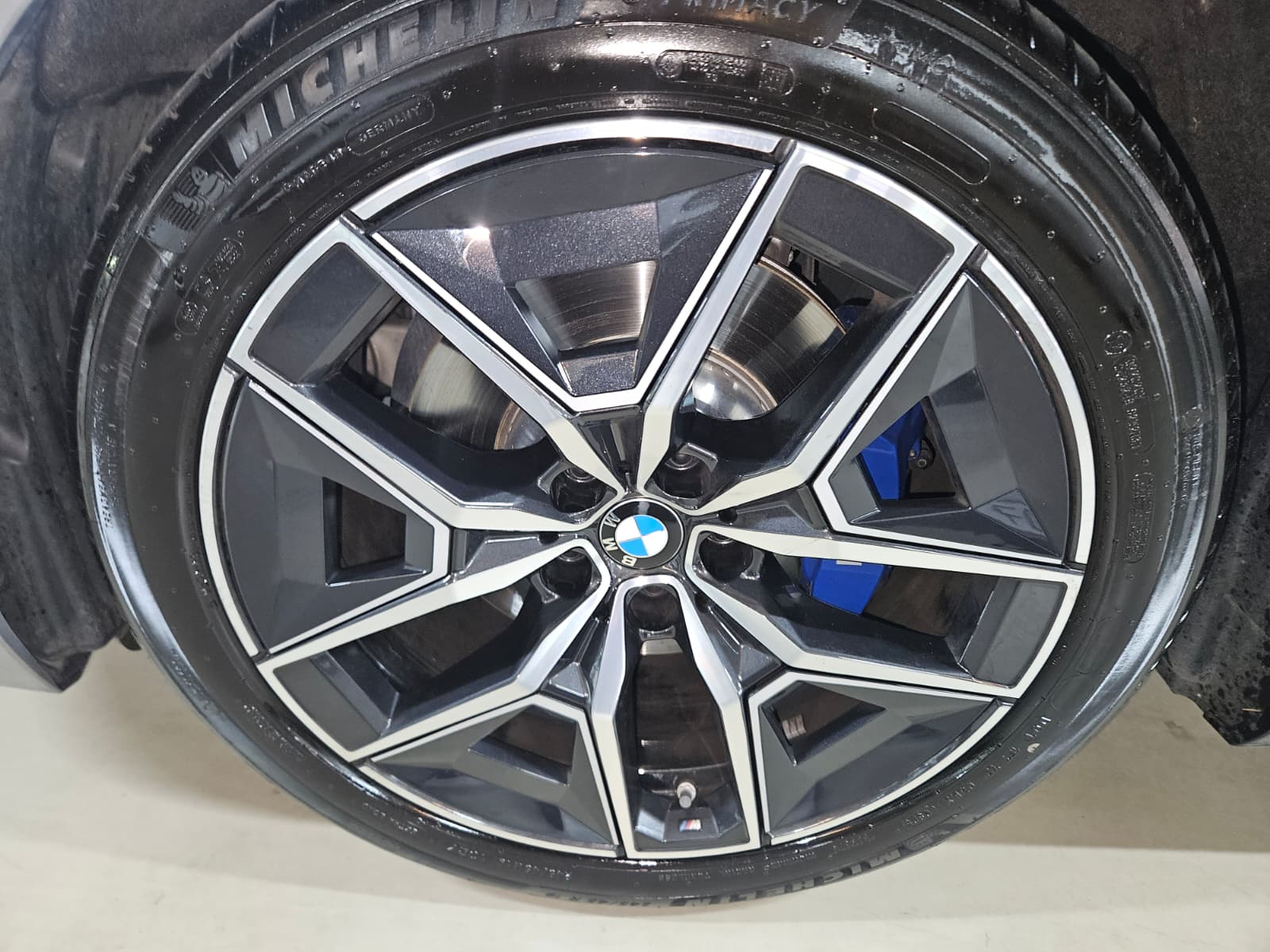 520i M KIT بلاك أديشن