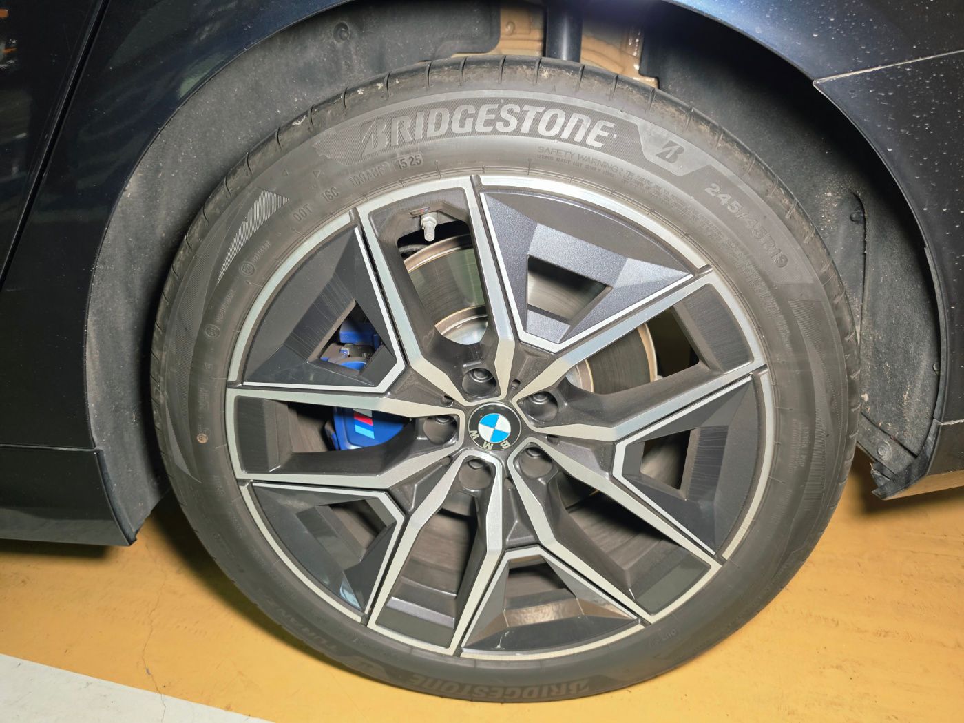 520i M KIT بلاك أديشن