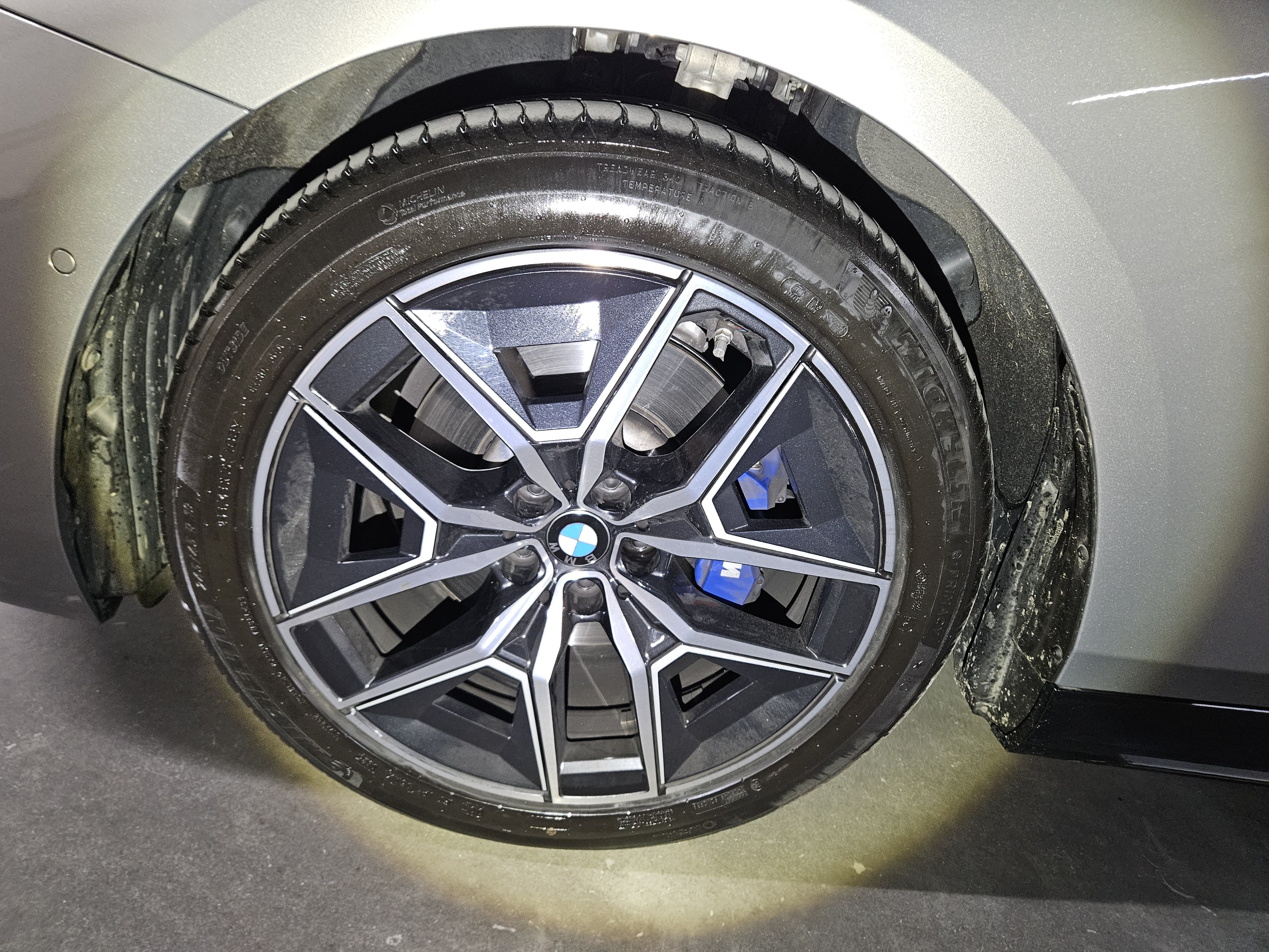 520i M KIT بلاك أديشن