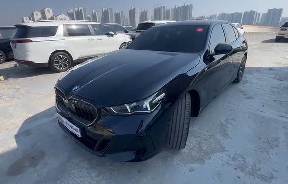 520i M KIT بلاك أديشن